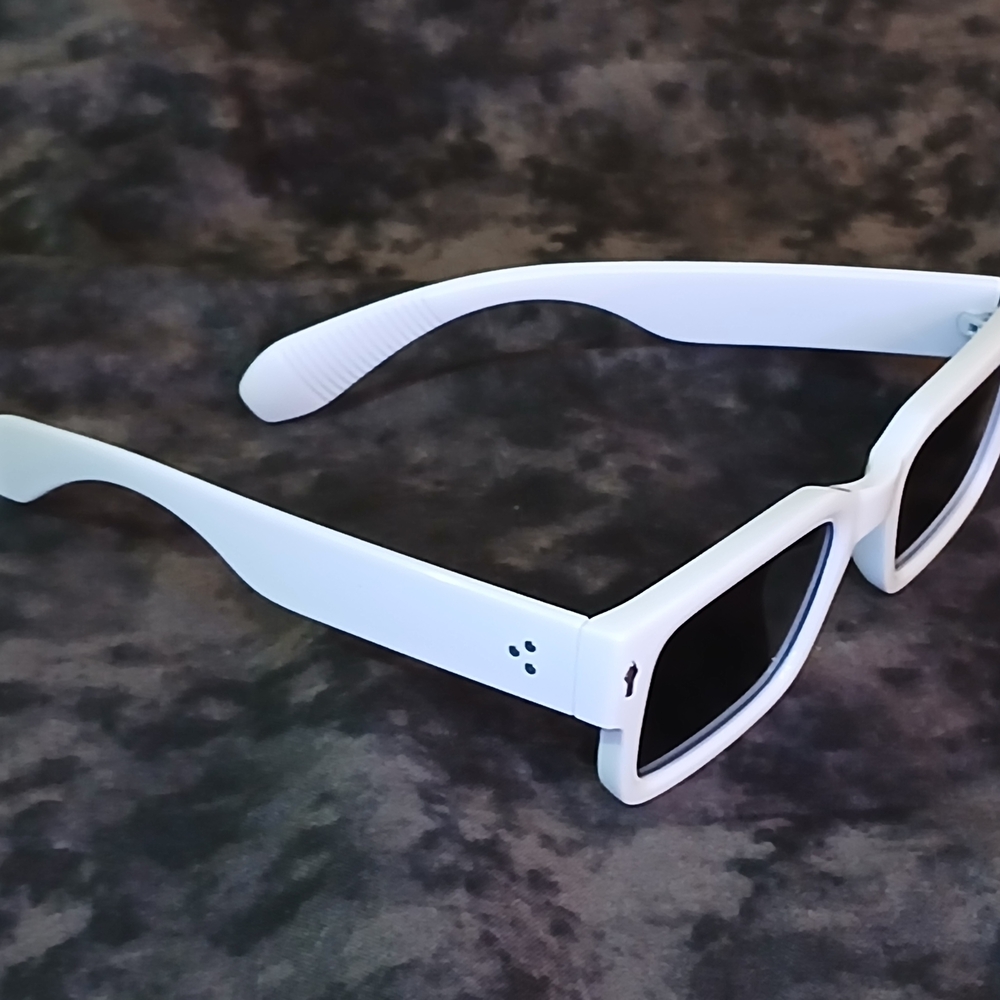 Chic White Square Sunglasses